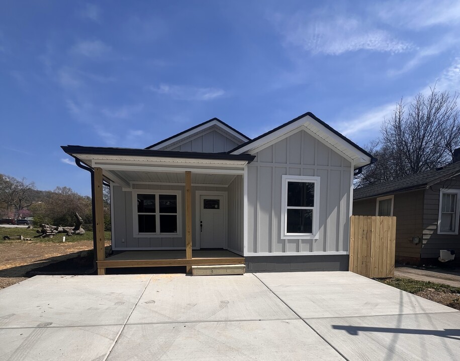 610 Dodson Ave in Chattanooga, TN - Foto de edificio