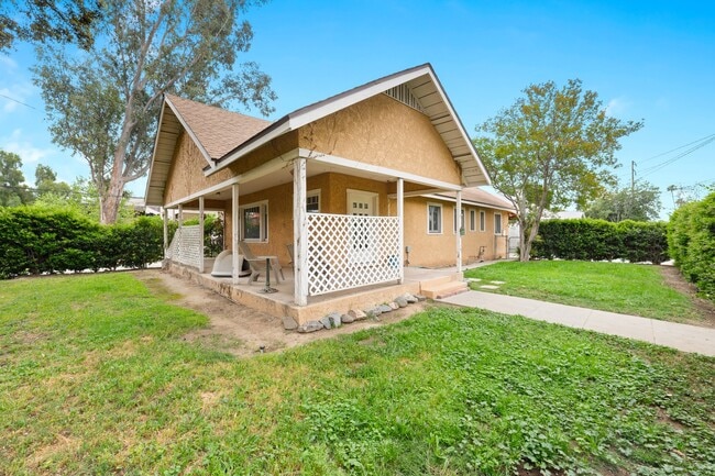 4212 Locust St in Riverside, CA - Foto de edificio - Building Photo