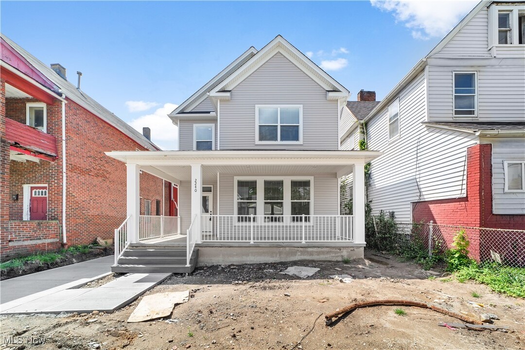 2240 E 97th St in Cleveland, OH - Building Photo