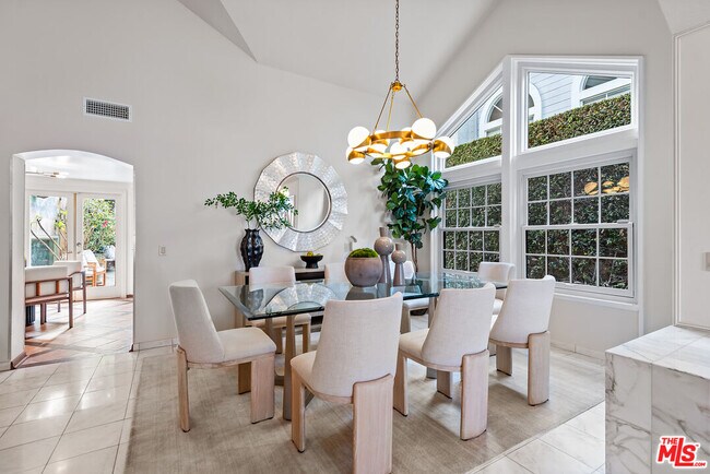 7538 W 81st St in Los Angeles, CA - Building Photo - Building Photo