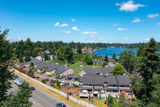 Township Lake Meridian in Kent, WA - Building Photo - Building Photo