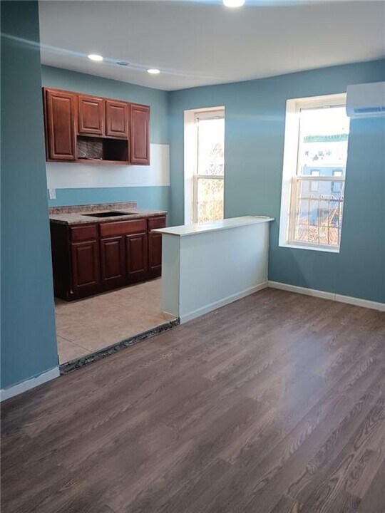 160 Hull St-Unit -3 in Brooklyn, NY - Building Photo