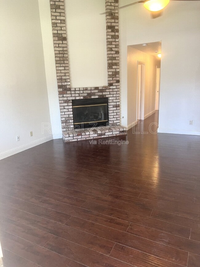2125 Northridge Dr in Modesto, CA - Building Photo - Building Photo