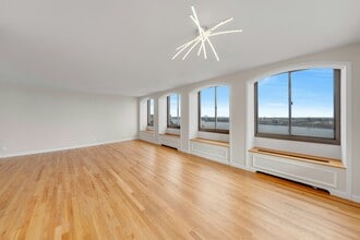 300 Winston Dr, Unit 2110 in Cliffside Park, NJ - Foto de edificio - Building Photo