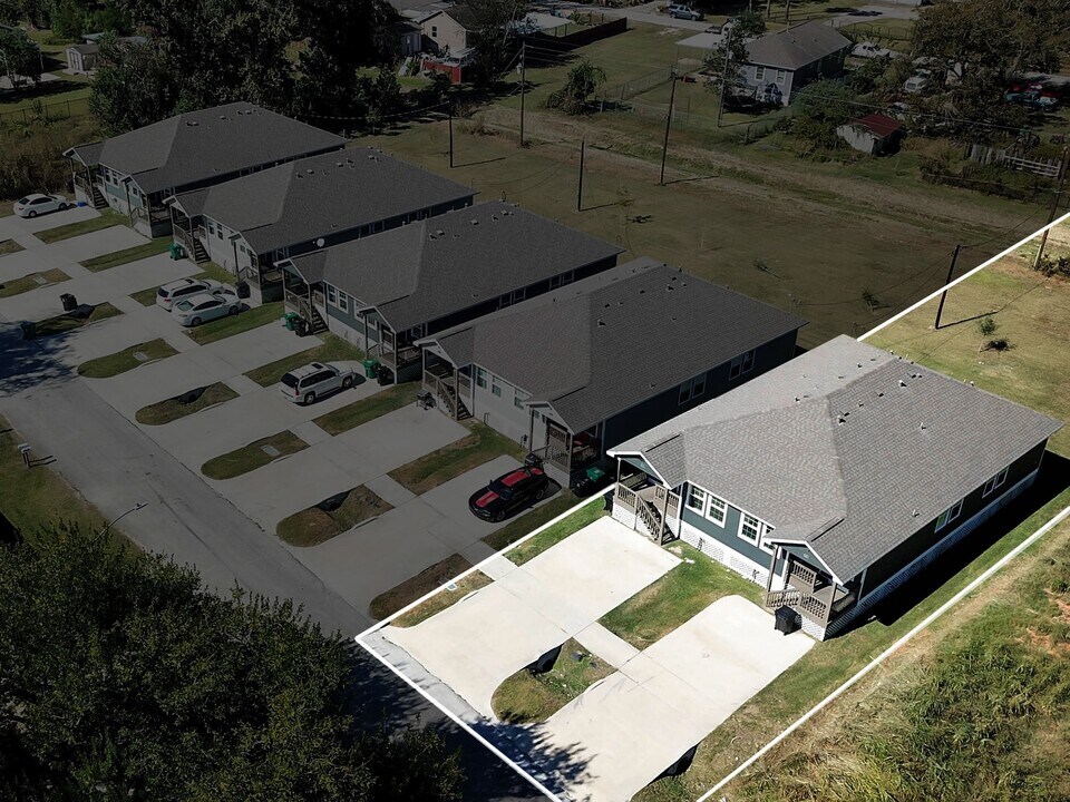 5905 Woodview Dr in Humble, TX - Foto de edificio