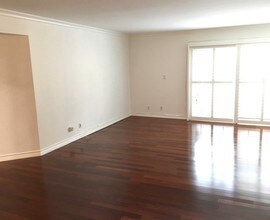 1741 Granville Ave, Unit 110 in Los Angeles, CA - Foto de edificio - Building Photo