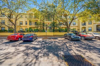 5612 Pinnacle Heights Cir in Tampa, FL - Building Photo - Building Photo