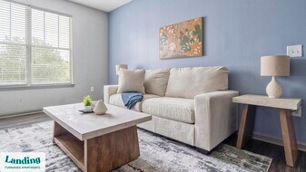 900 E Six Forks Rd in Raleigh, NC - Building Photo