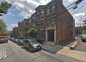 11 Stearns Rd in Brookline, MA - Building Photo
