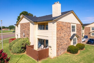 Quail Creek in Lubbock, TX - Foto de edificio - Building Photo