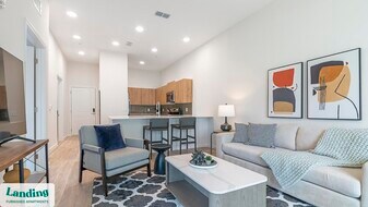 5256 International Dr, Unit 159 in Orlando, FL - Building Photo