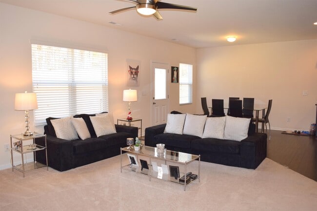 9032 Magnolia Lily Ave in Charlotte, NC - Building Photo - Building Photo