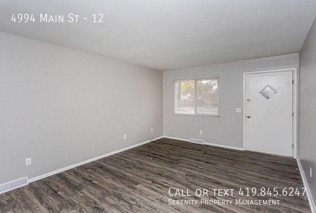 4994 Main St in Sylvania, OH - Building Photo - Building Photo