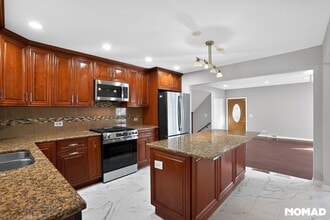 7151 Hamlin Ave in Lincolnwood, IL - Building Photo - Building Photo