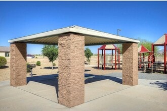 24449 W Sheraton Ln in Buckeye, AZ - Foto de edificio - Building Photo