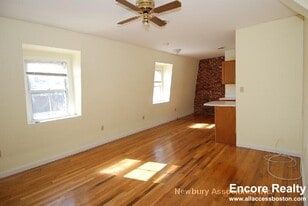 1213-3 Adams St, Unit 3 in Boston, MA - Building Photo