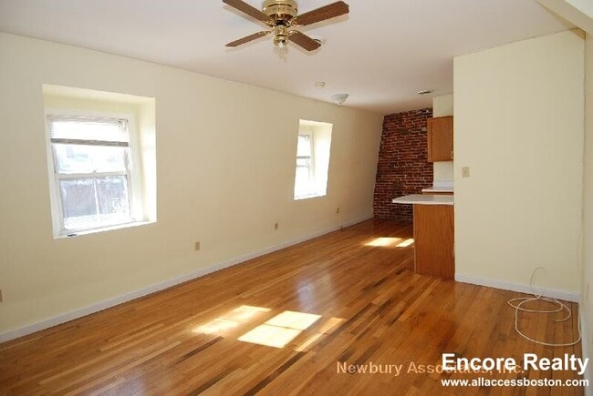 1213-3 Adams St, Unit 3, Unit 3