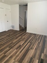 275 Pennsylvania Dr in Harrisville, UT - Foto de edificio - Building Photo