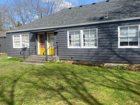 1087 E 19th Ave in Eugene, OR - Building Photo