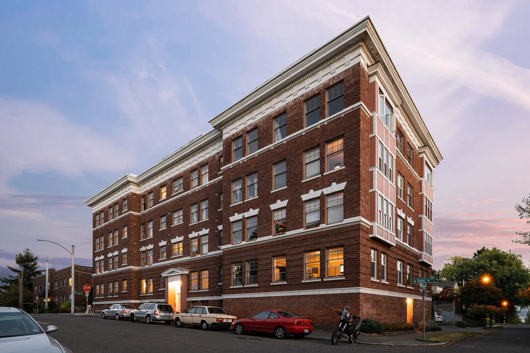 Queenview Apartments in Seattle, WA - Foto de edificio