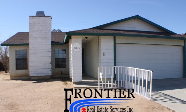 8172 Great Cir Dr in California City, CA - Building Photo - Building Photo