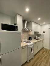 902 NE 38th St in Oakland Park, FL - Building Photo - Building Photo