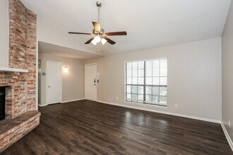 456 Matterhorn St in Cedar Hill, TX - Foto de edificio - Building Photo