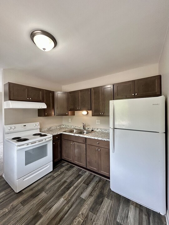 1760 St Johns Blvd in Lincoln Park, MI - Building Photo