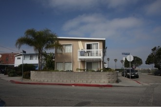 6700 Vista Del Mar in Playa Del Rey, CA - Building Photo - Building Photo