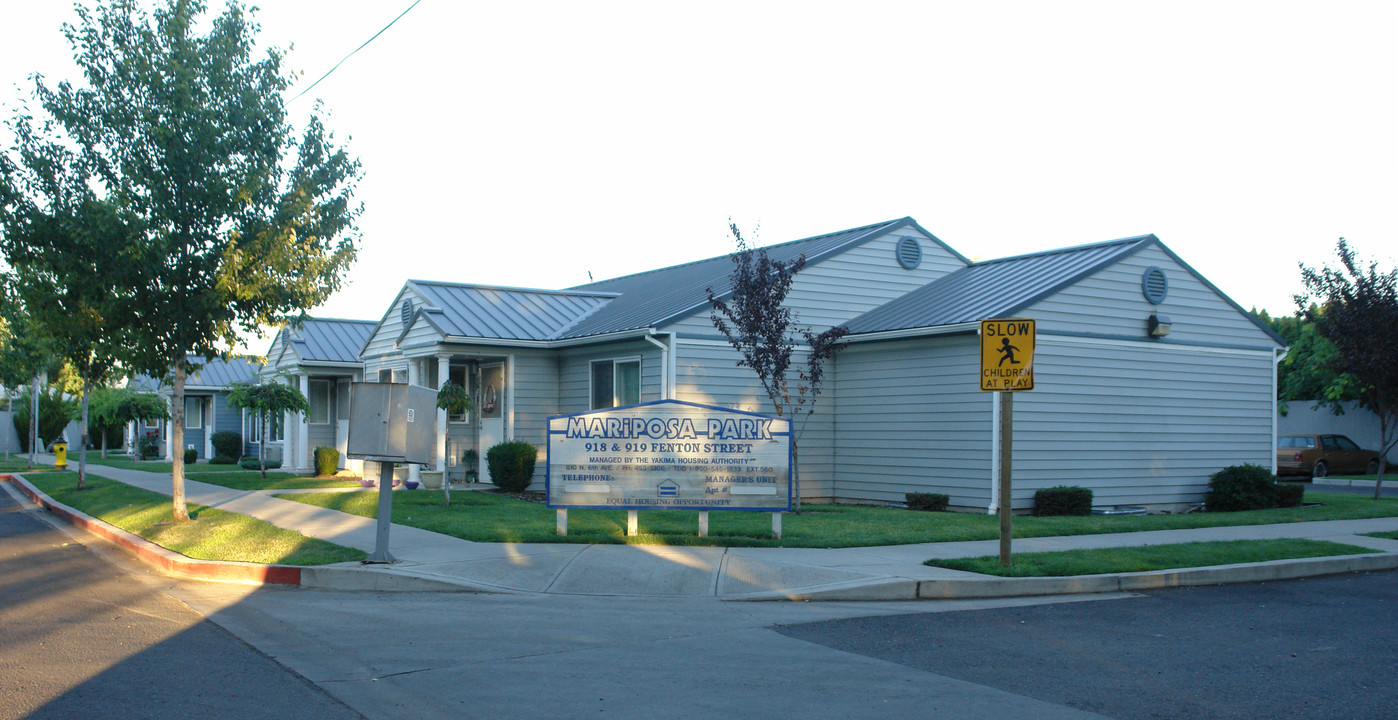 Mariposa Park in Yakima, WA - Foto de edificio