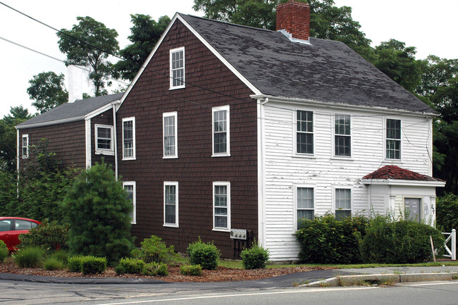 571 Main St in Wareham, MA - Foto de edificio - Building Photo