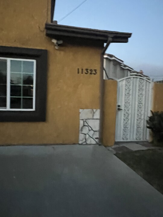 11323 Coffield Ave in El Monte, CA - Foto de edificio