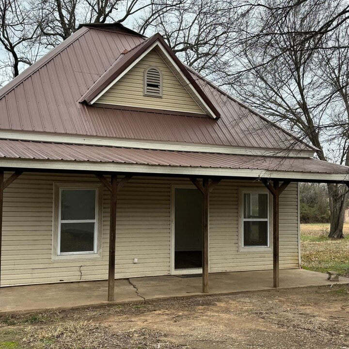 500 Bache St in Hartford, AR - Building Photo