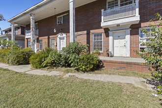 255 E Main St in Laurens, SC - Building Photo - Building Photo