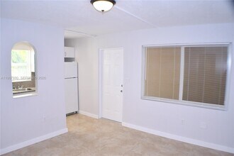 1398 NW 61st St in Miami, FL - Building Photo - Building Photo
