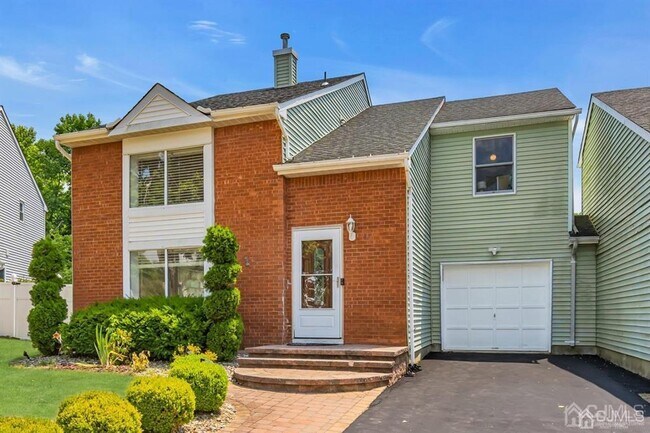 47 Woodland Way in Dayton, NJ - Building Photo - Building Photo