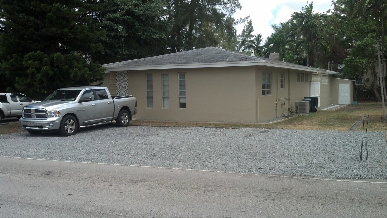 6331 SW 80th St, Unit apt in Miami, FL - Foto de edificio
