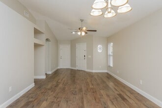 10610 Navigation Dr in Riverview, FL - Foto de edificio - Building Photo