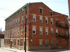 1631-1637 Hughes St in Cincinnati, OH - Building Photo - Building Photo