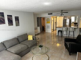 1130 11th St in Miami Beach, FL - Building Photo