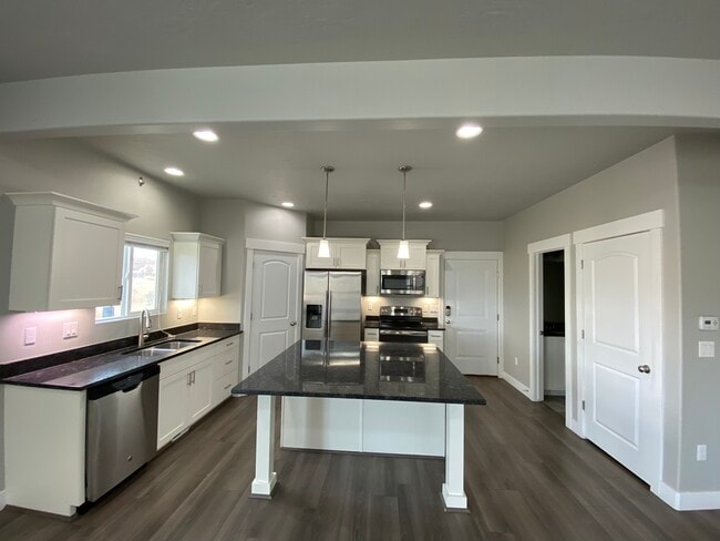 property at 3809 E Cunninghill Dr