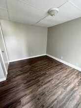 708 W Jackson St-Unit -Unit 2 in Muncie, IN - Foto de edificio - Building Photo