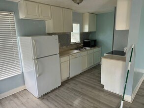 731 W Hull St in Denison, TX - Building Photo - Building Photo