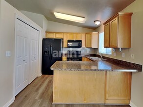2872 W 2075 S in Syracuse, UT - Foto de edificio - Building Photo