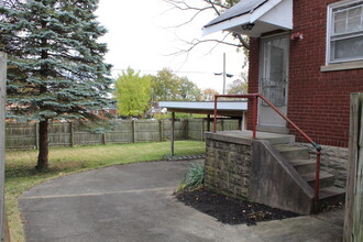 7332 Maple Ave, Unit Apt 2 in Cincinnati, OH - Building Photo - Building Photo