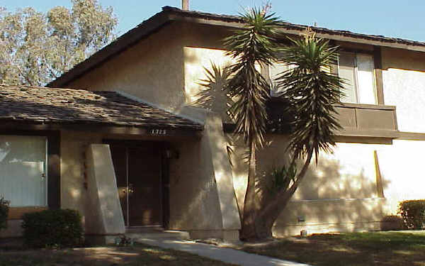 1725 E Fairfield Ct in Ontario, CA - Foto de edificio