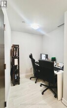 2221 Yonge St in Toronto, ON - Building Photo - Building Photo