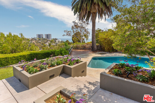 property at 500 Amalfi Dr