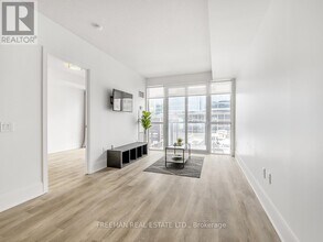 560-560 Front St W in Toronto, ON - Building Photo - Building Photo