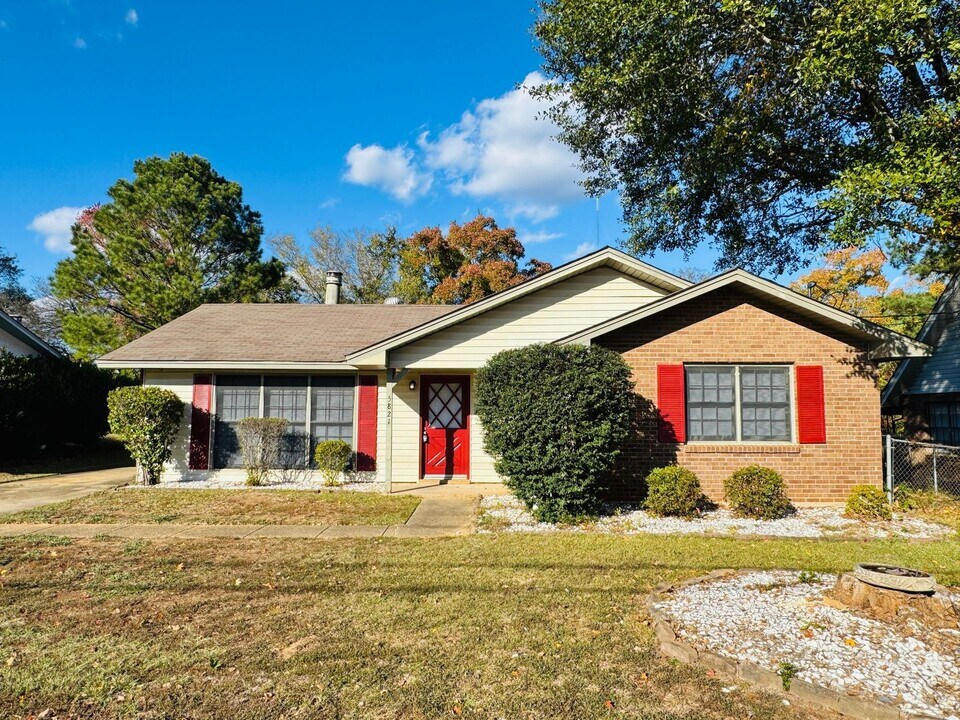 5821 Darien Dr in Montgomery, AL - Building Photo